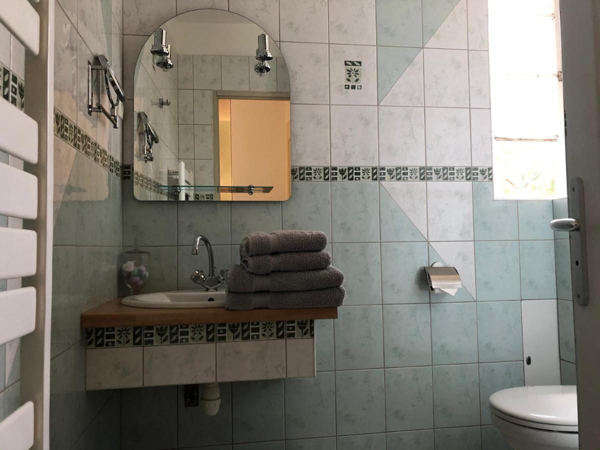 グロルーヴル Le Cedre Bleu Bed & Breakfast エクステリア 写真