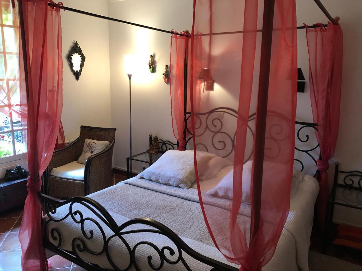 グロルーヴル Le Cedre Bleu Bed & Breakfast エクステリア 写真