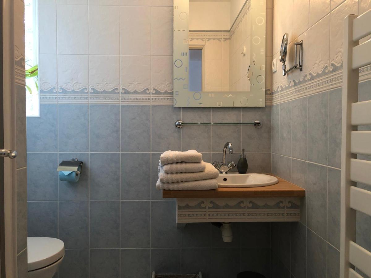 グロルーヴル Le Cedre Bleu Bed & Breakfast エクステリア 写真